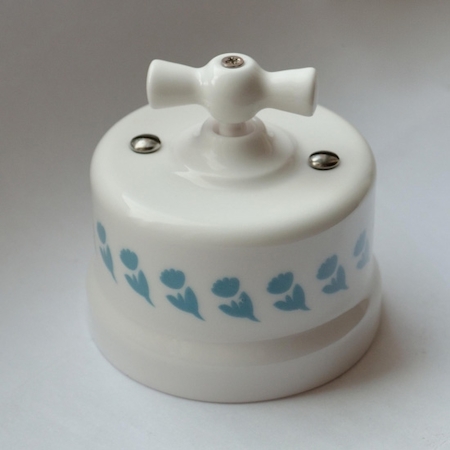 BIRONI B1-202-01-D7/3 Бел Выключатель двухклавишный, стандарт. Декор d7/3