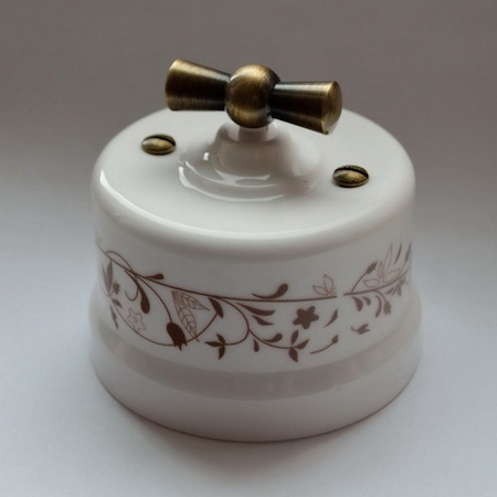 BIRONI B1-202-01-D6/2 Бел Выключатель двухклавишный, стандарт. Декор d6/2