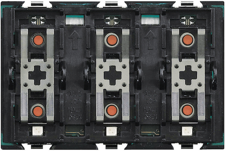 BTicino H4652/3 Axolute Управляющее устройство для трех активаторов с одиночной или двойной нагрузкой, или двух активаторов с одиночной или двойной независимой нагрузкой, 3 модуля