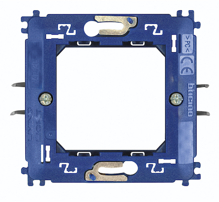 BTicino LN4702G LivingLight Суппорт пластиковый на 2 модуля на захватах