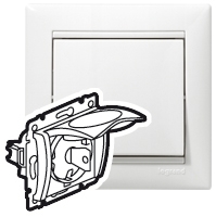 Legrand 774260 Valena розетка 2К со шторками