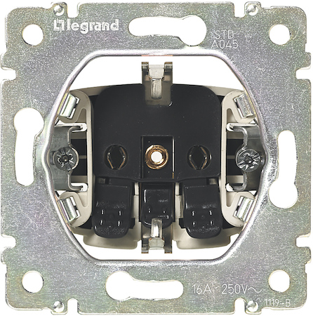 Legrand 774222 Розетка 2К+З авт шт БЕЛ VLN