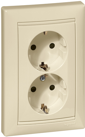 Legrand 695644 Valena Розетка 2х2К+З сл.к.