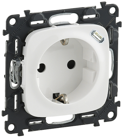 Legrand 753005 VLN-a Рзк 2К+З/USB C БЕЛ 