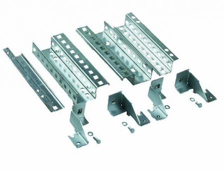 Schneider Electric NSYMPB6SD КОМПЛЕКТ 4 РЕГУЛ.РЕЕК С КРОНШТ. 600ММ