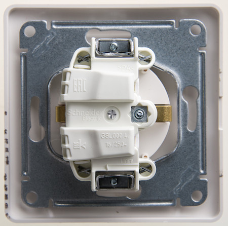 Schneider Electric GSL000646 GLOSSA РОЗЕТКА с заземлением со шторками с крышкой, в сборе,16А IP20, ПЕРЛАМУТР
