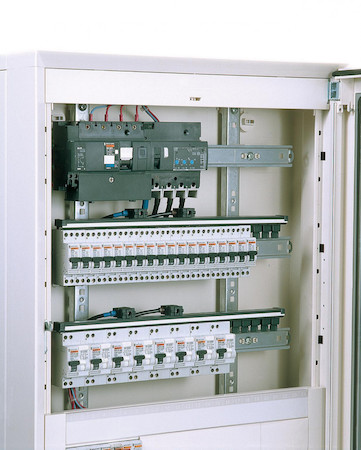 Schneider Electric 18674 АВТОМАТИЧЕСКИЙ ВЫКЛ. NG125N 4П 125A D