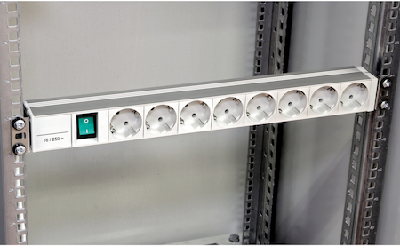 Schneider Electric NSYAPU19S8S Блок розеток 8хSchuko 1U 19" с выкл.