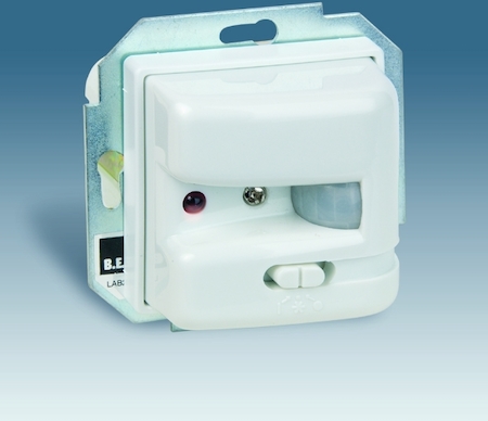 82341-30 Simon 82 Бел Датчик движения 1000W в сборе