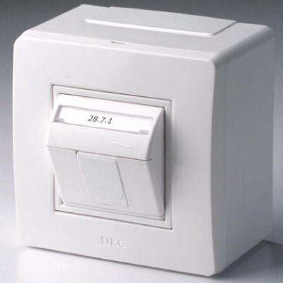 ДКС 10665B Коробка в сборе с 1 розеткой RJ45, кат.5е (телефон / компьютер), коричневая (розница)